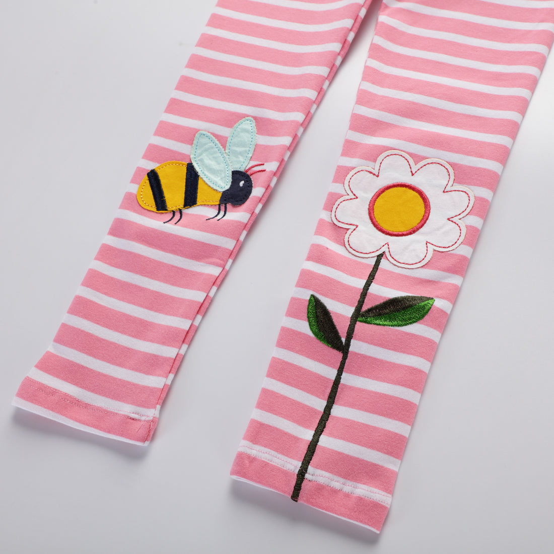 Roze-wit gestreepte legging met bij en bloem